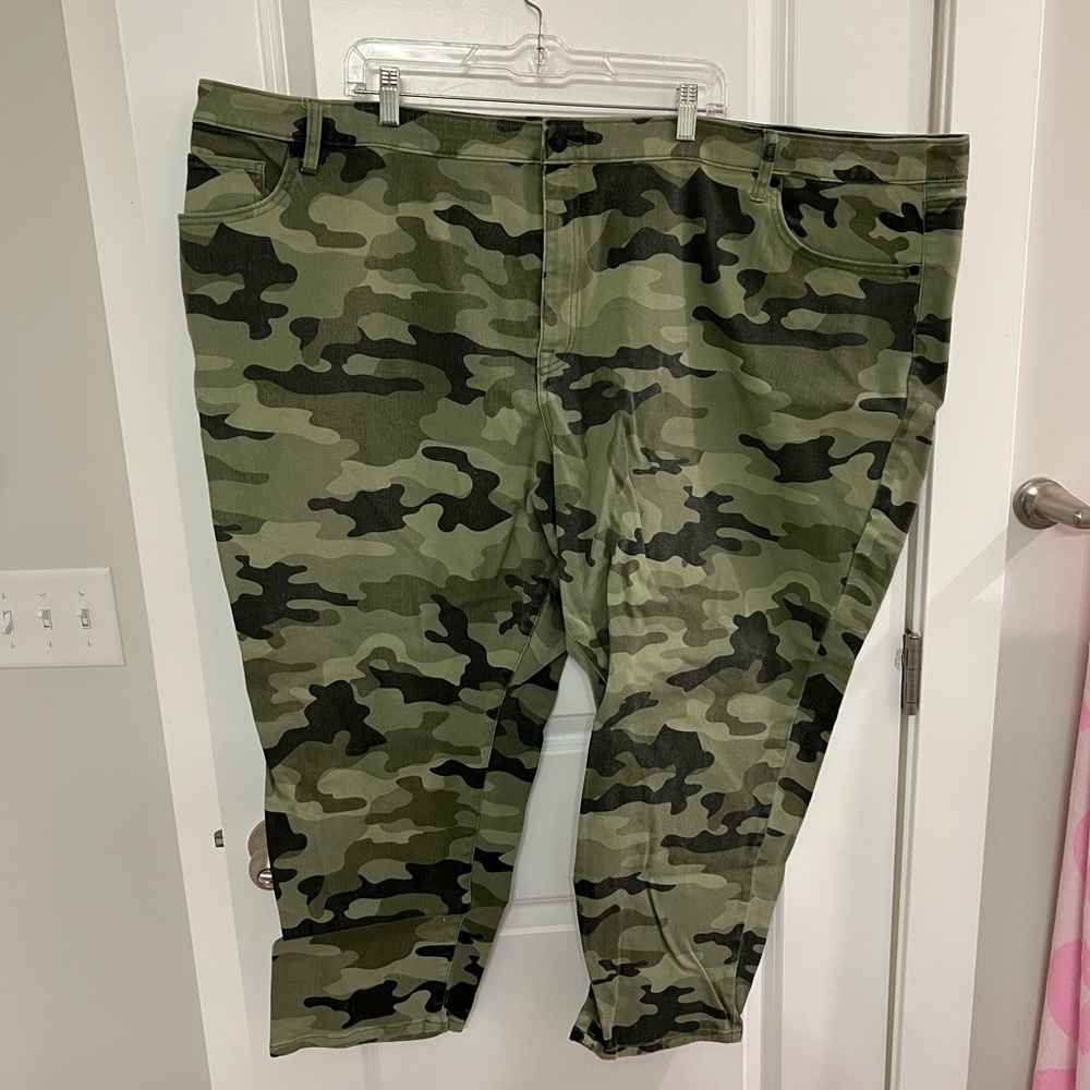 NILI LOTAN | 28/30 Plus-Size Camo Pants Target